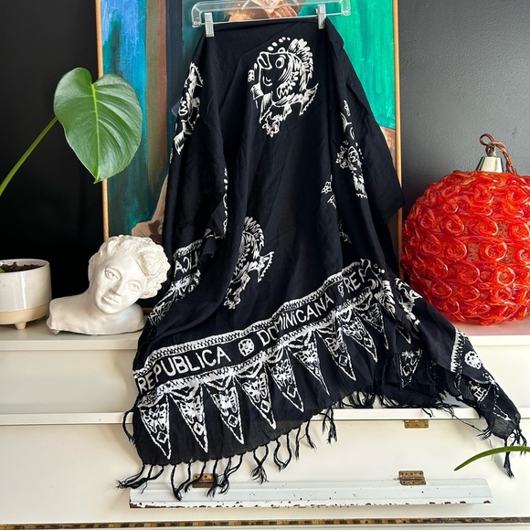 Black and White Women's Swim Sarong - Picture 15 of 15